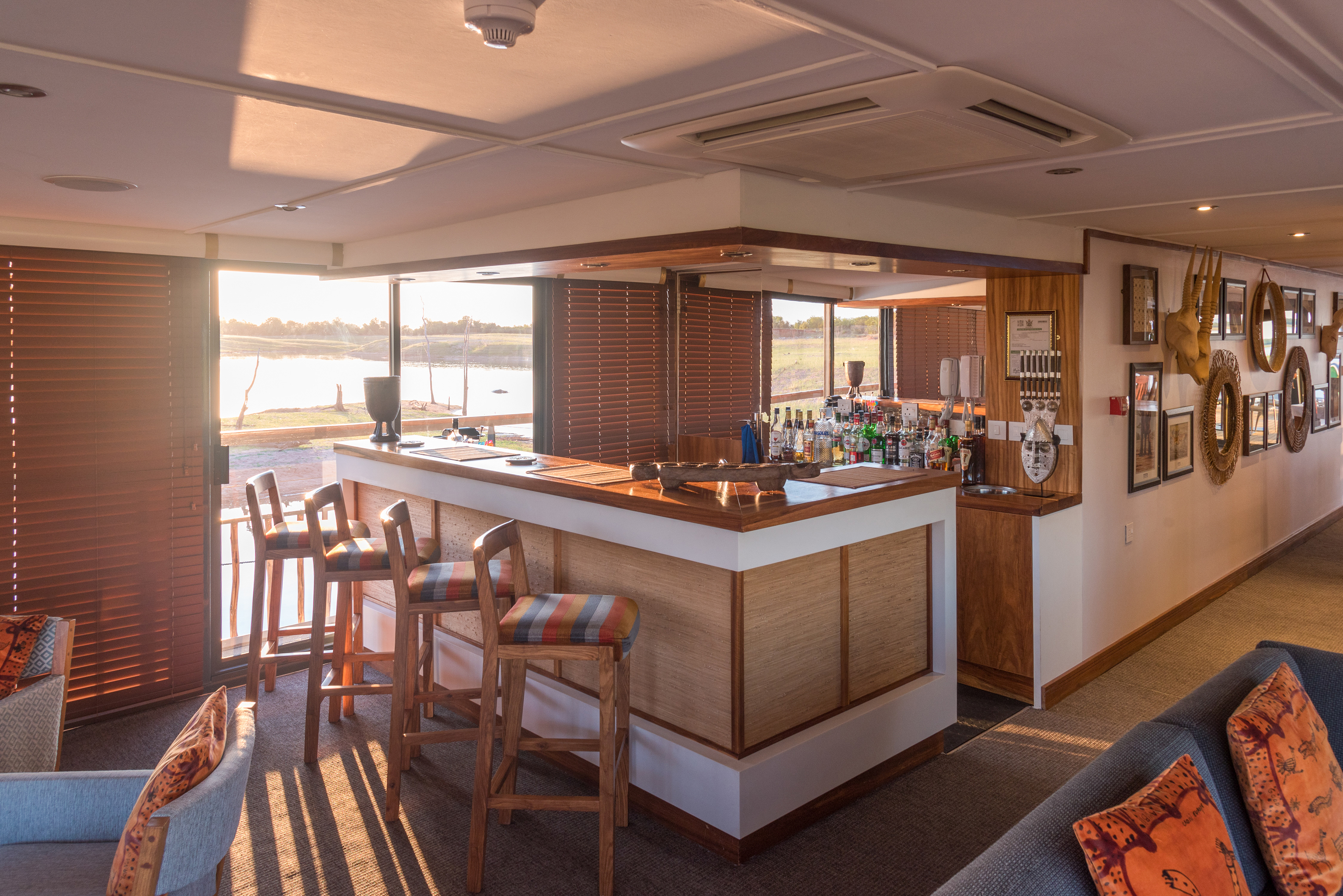 CroisiEurope MS African Dream Bar 2.jpg